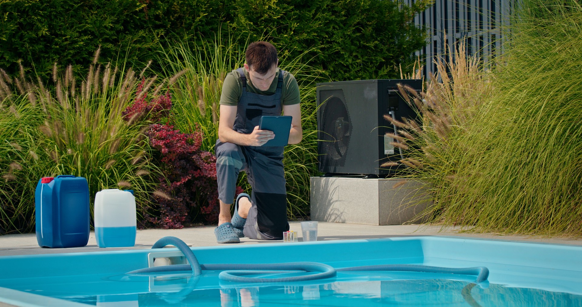 Technicians trained in installation, automation and system maintenance, manage your pool with just a tap on your cell phone